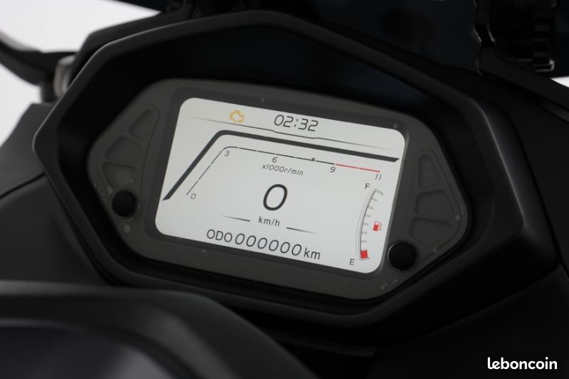 Rmax Euro 5 2026 Scooter JM KeylessGo Carplay USB Full options (image 13)