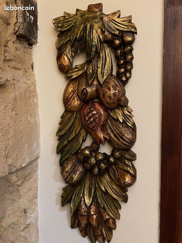 Sculpture murale en bois doré polychrome (image 3)