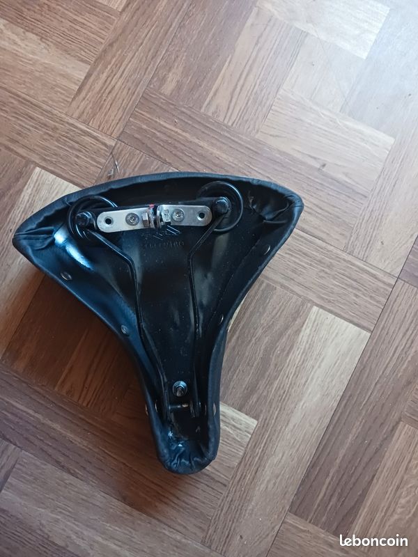 Selle de Vélo à Double Ressort en Cuir Artificiel avec 1 Clé de Fixation ( Noir