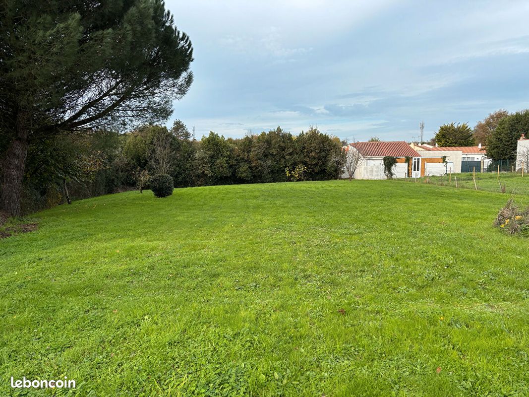 Terrain 1470 m² · à Vairé · 1 470 m² · 120 560 €