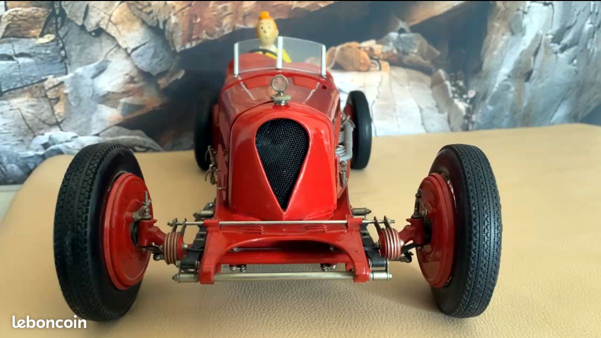 LE BOLIDE ROUGE, voiture Tintin 1/12e - Espace Tintin Montpellier