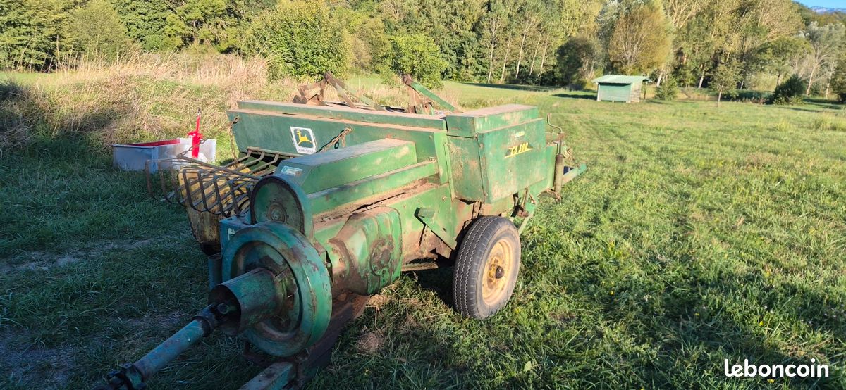 Presse John Deere CB300 (image 1)