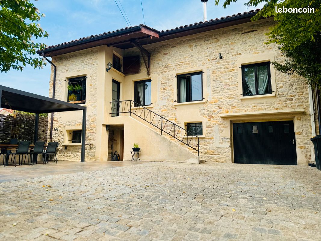 Maison 6 pièces 140 m² · à Revonnas · 140 m² · 339 000 €