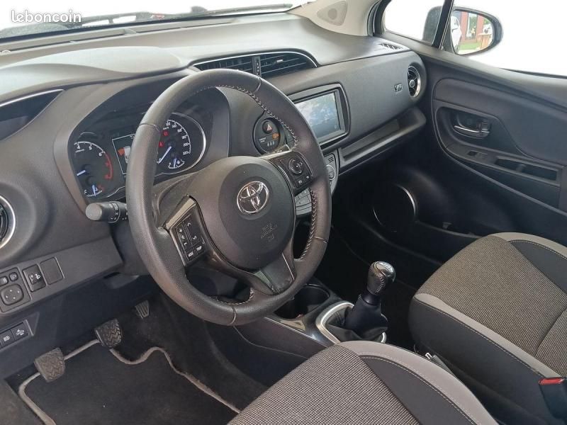 Toyota Yaris 70 VVT-i Design Y20 5p RC19 (image 15)