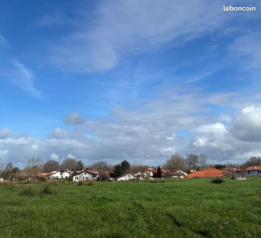 Terrain 325 m² Urt · 115 000 €