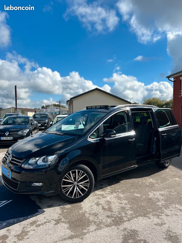 Volkswagen Sharan II 2.0 TDI 150Ch Allstar 7 places – GPS Europe tactile / Toit ouvrant panoramique / Attelage amovible / Radars AV & AR / Climatisation auto (image 2)