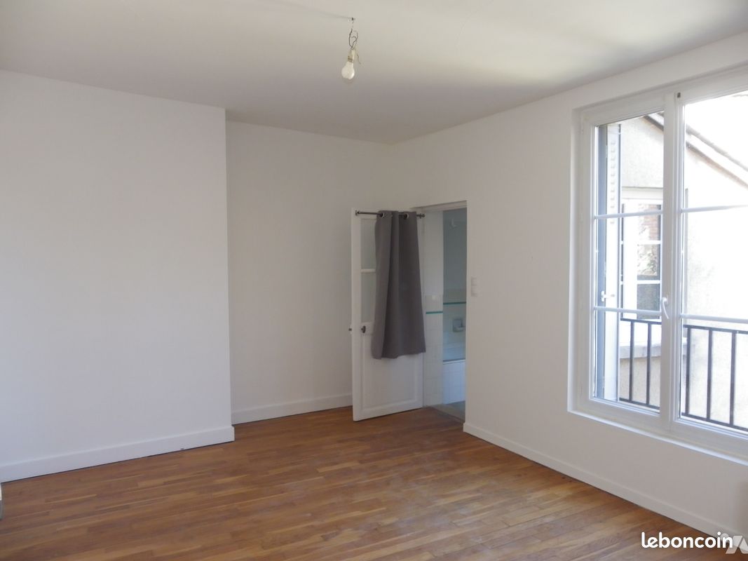 Immeuble 200 m² · à Châtillon-Coligny · 200 m² · 126 000 €
