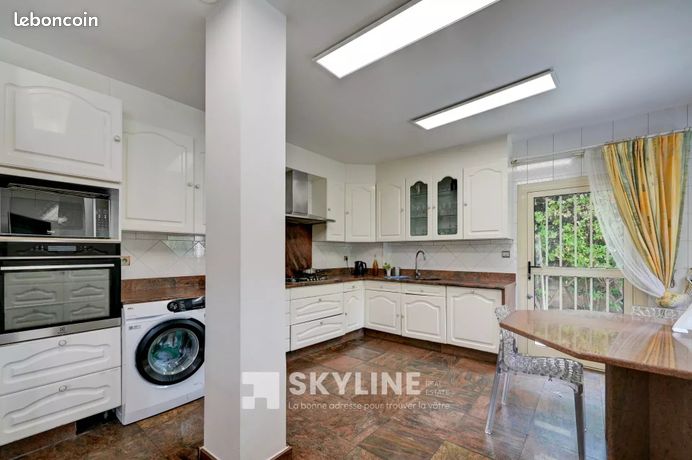 Villa 9 pièces 285 m² — 8