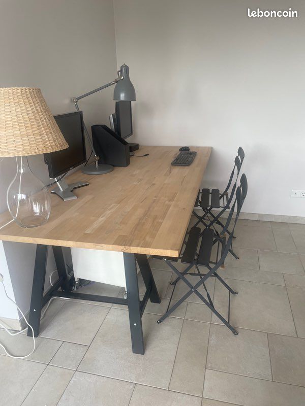 Bureau (image 1)