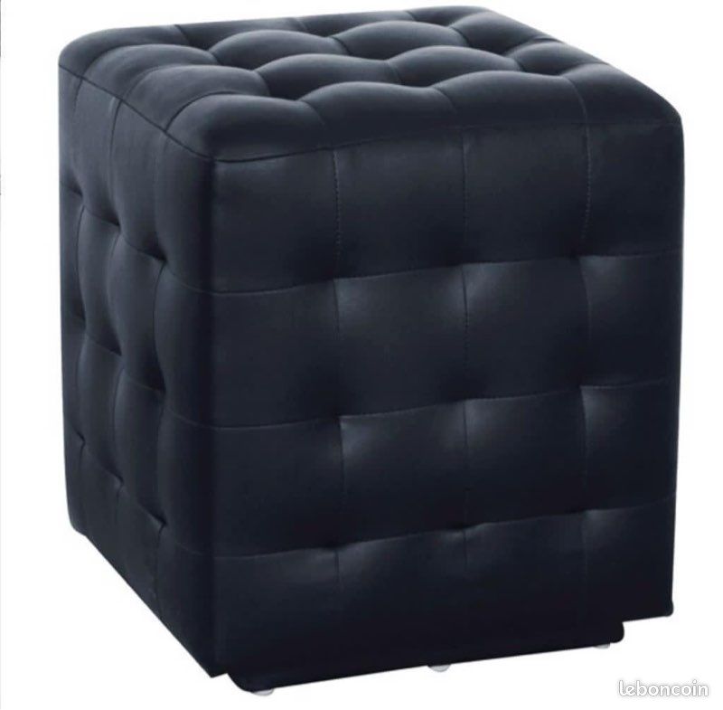 Pouf simili cuir capitonnée (image 1)