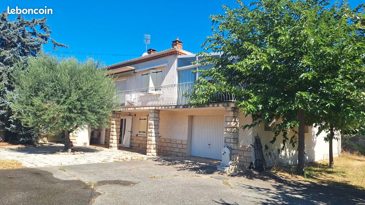 Maison 10 pièces 230 m² · à Bollène · 230 m² · 262 500 €