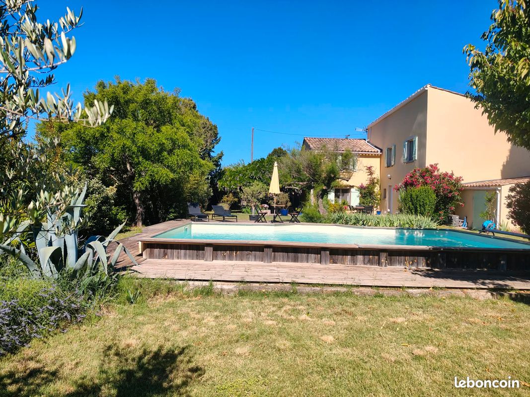Terrain 6 pièces 183 m² · à Bagnols-sur-Cèze · 183 m² · 325 000 €