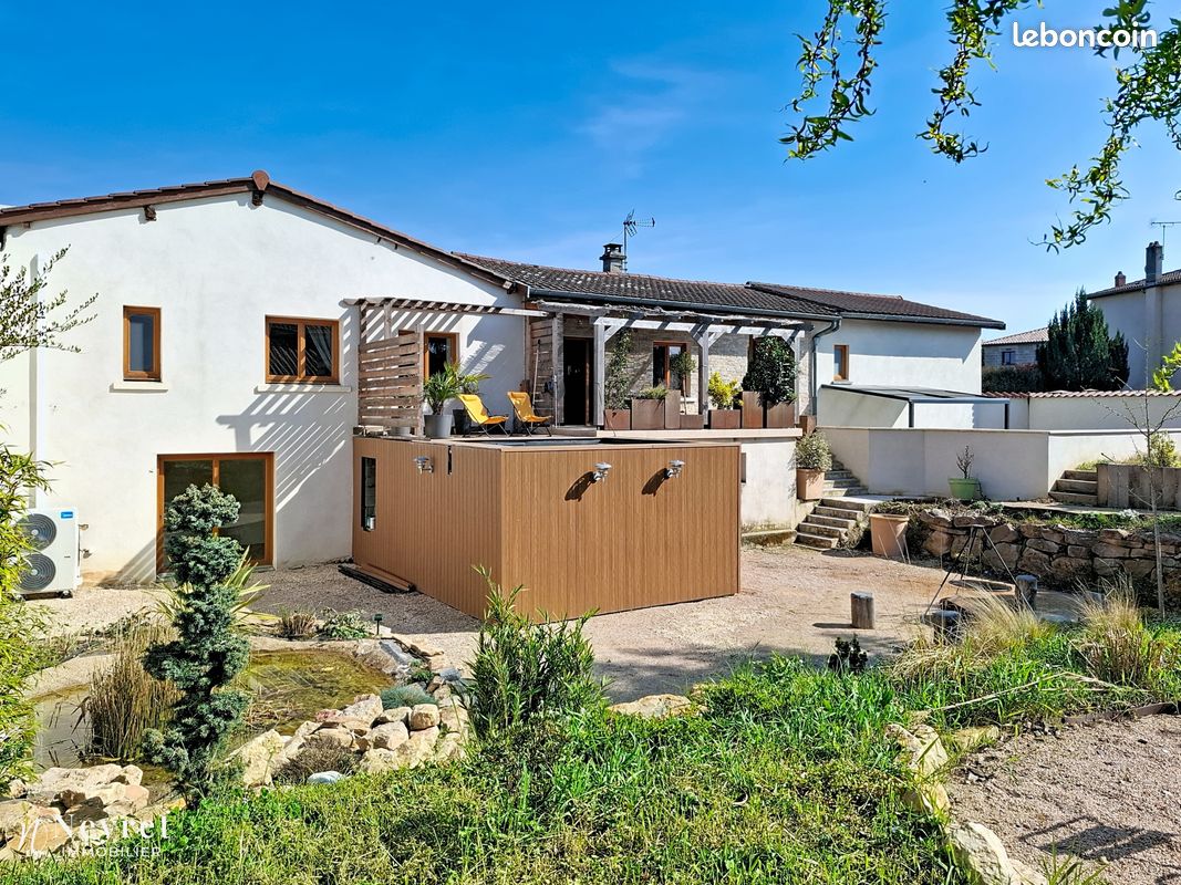Maison 14 pièces 324 m² · à Vourles · 324 m² · 895 000 €