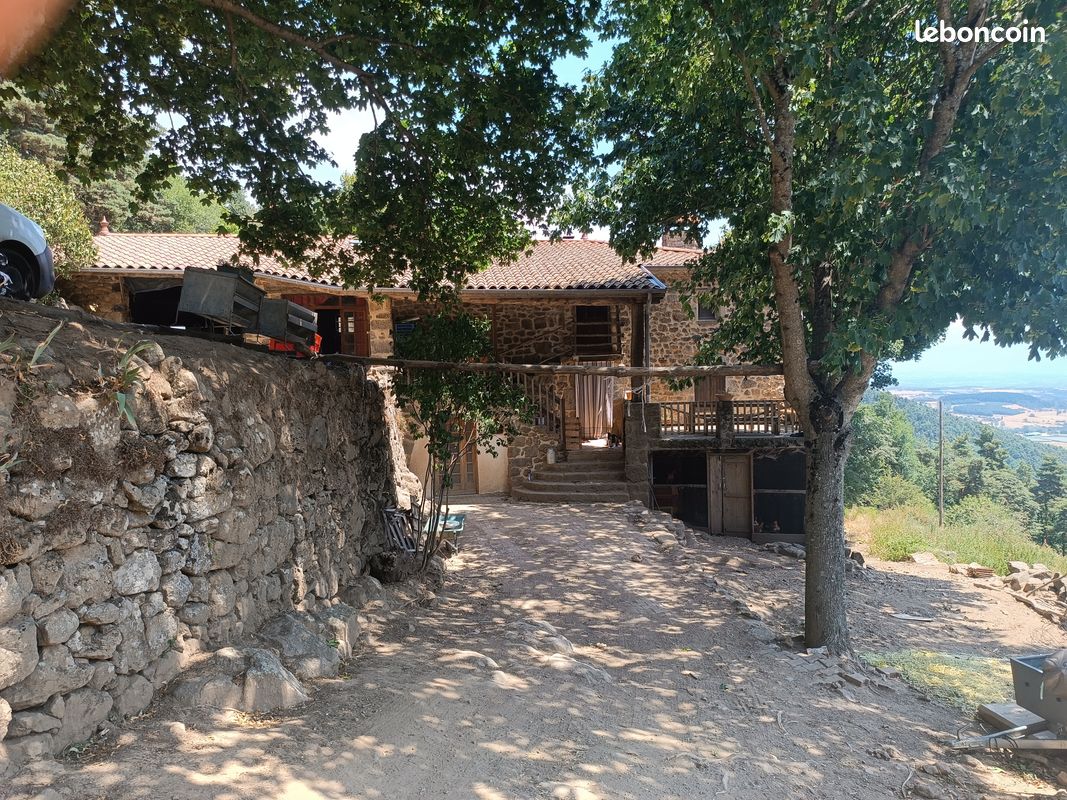 Maison 9 pièces 280 m² · à Saint-Victor · 280 m² · 450 000 €