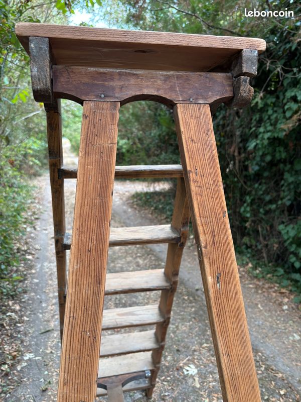 Escabeau ancien d’atelier en très bon état (image 4)