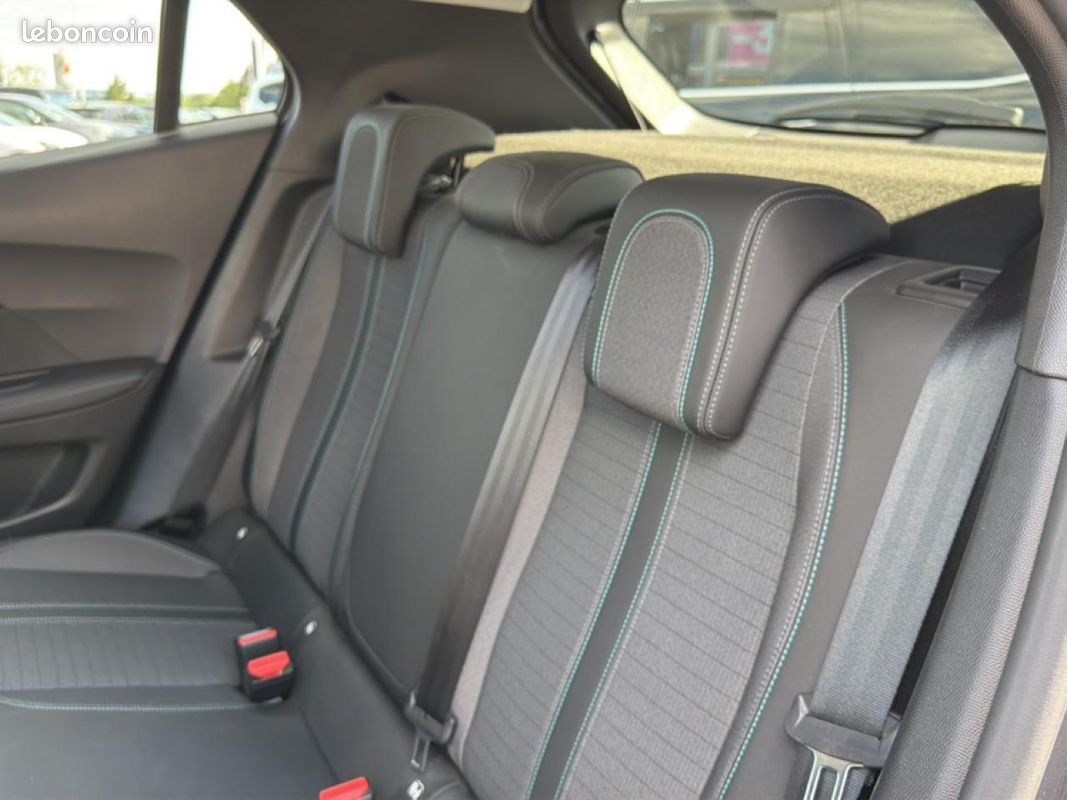 PEUGEOT 2008 1.5 bluehdi 110 s&s allure pack (image 21)