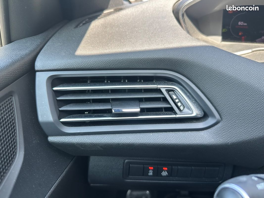 PEUGEOT 308 1.2 130ch GT PACK APPLE CARPLAY / CAMERA DE RECUL / COURROIE NEUVE / ENTRETIEN PEUGEOT (image 20)