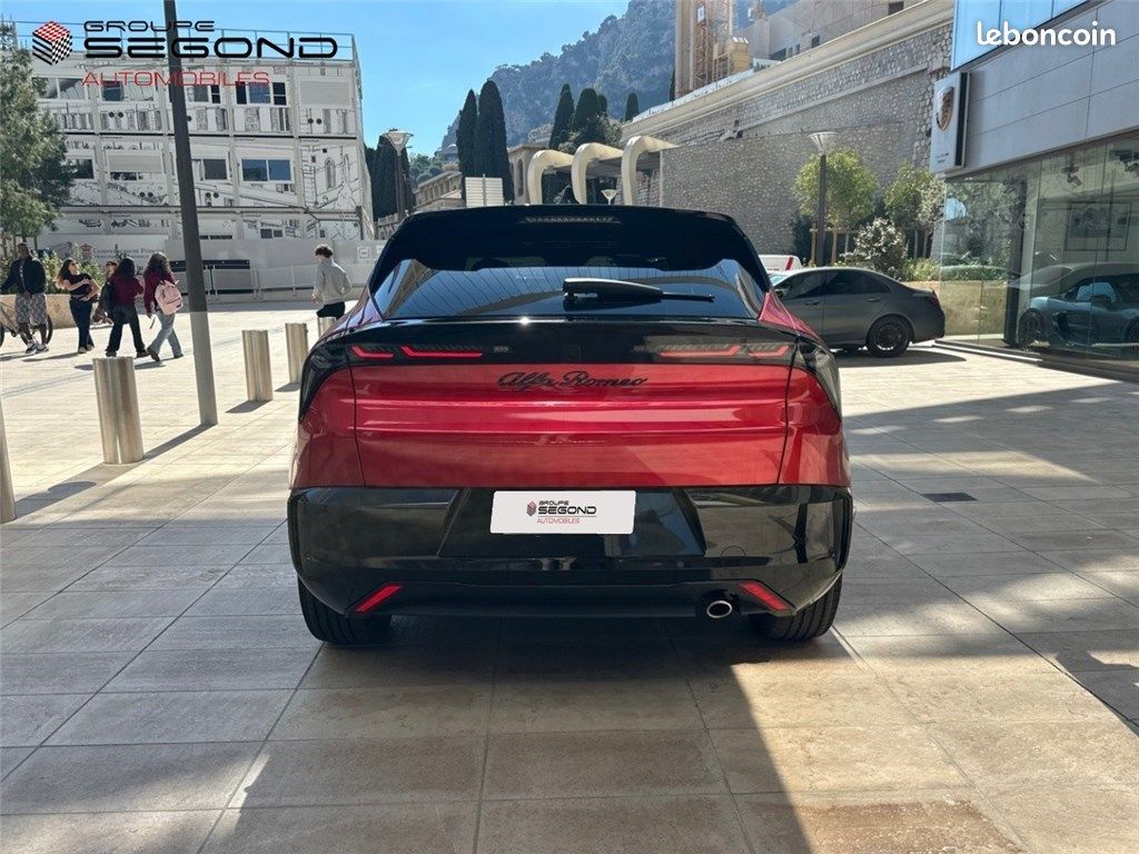 Alfa Romeo Junior 1.2 IBRIDA 145 CH EDCT6 Q4 Premium (image 5)