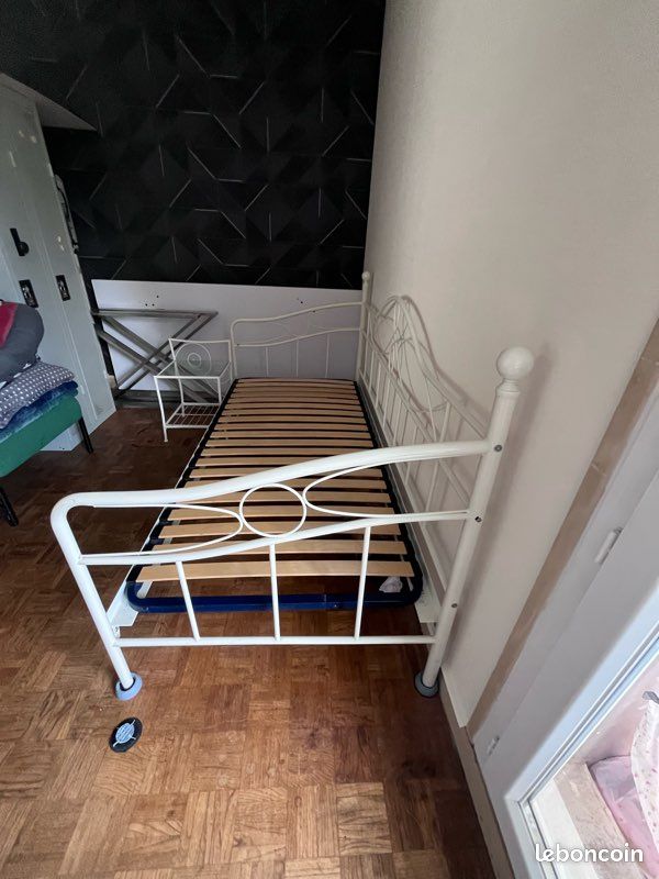 Lit avec matelas et table de chevet 90X200 (image 2)