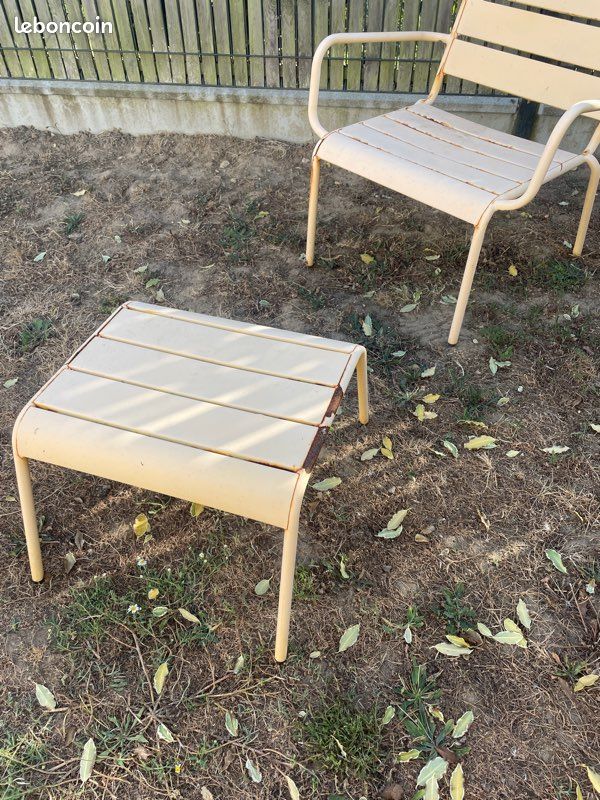 Chaise jaune avec sa petite table (image 6)