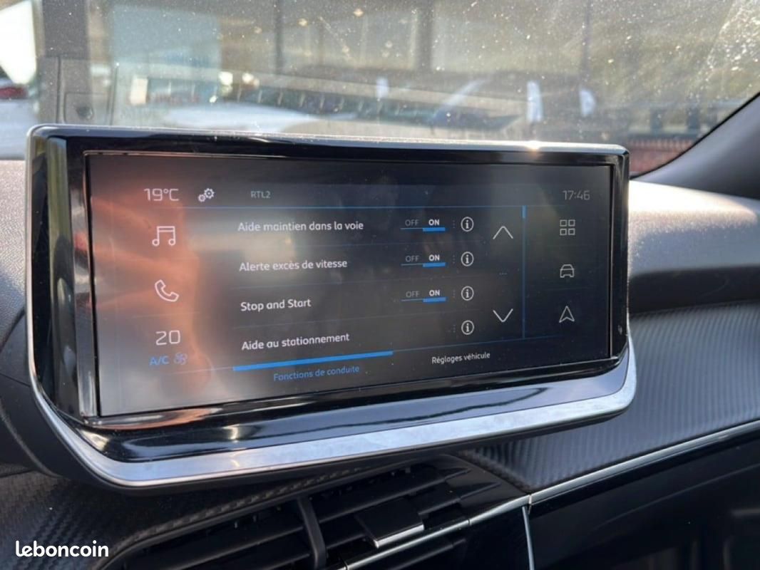 Peugeot 2008 Hybrid 145 e-DCS6 Style (image 14)