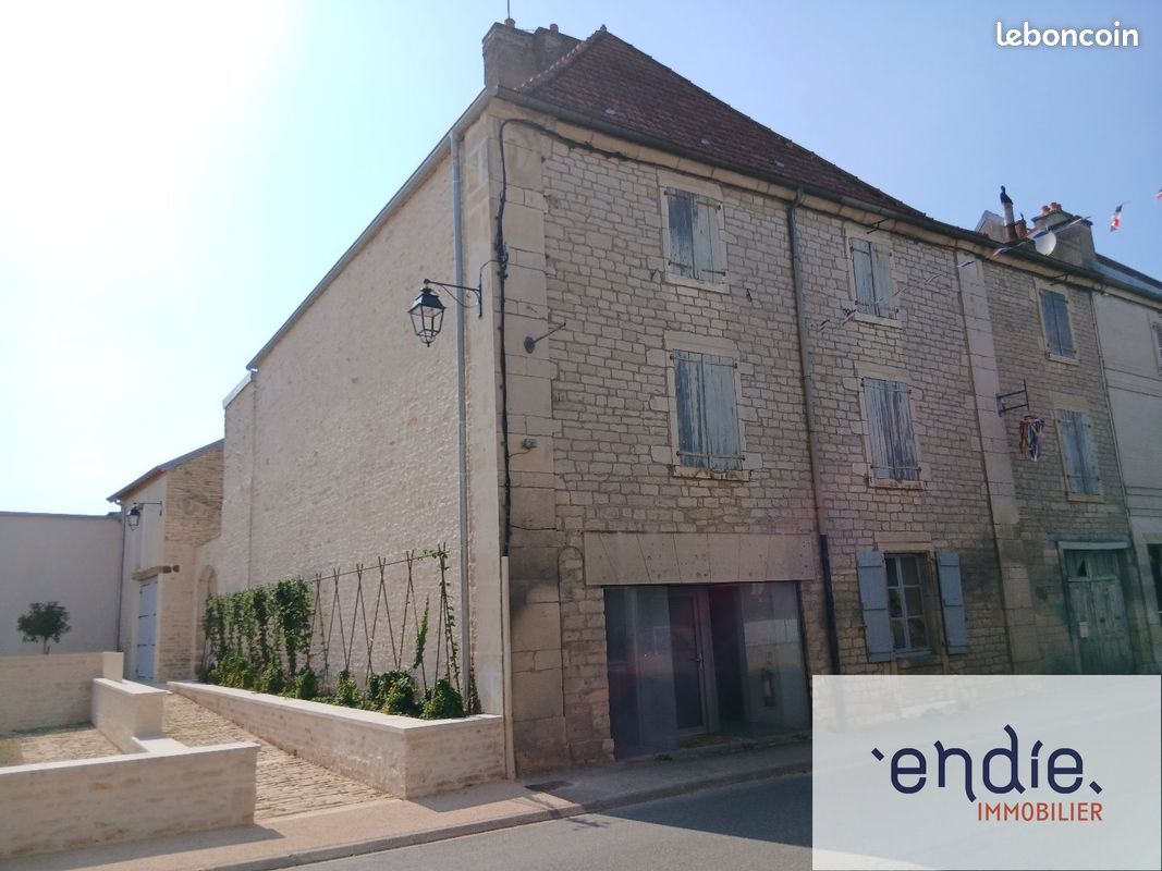 Immeuble 352 m² · à Champlitte · 352 m² · 26 000 €