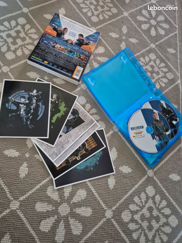 Coffret Valerian + cadeau
2 galettes avec bonus + lot de cartes collector
En cadeau : dvd grand classique au choix
Double collector minority report, la chambre des officiers, le discours d'un roi (image 1)