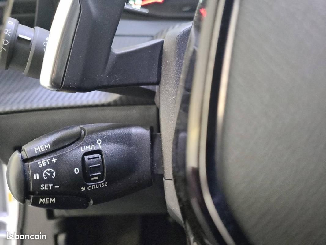 Peugeot 2008 PureTech 130 S&S EAT8 - Style (image 26)