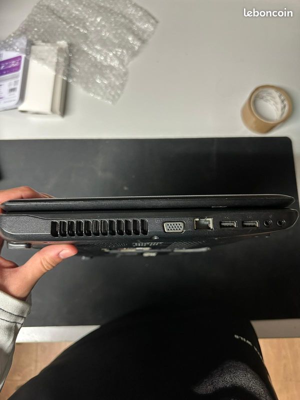 Toshiba Satellite Pro C660-22P - Pour Pièces Détachées, écran OK, Sans Chargeur Ni Disque Dur