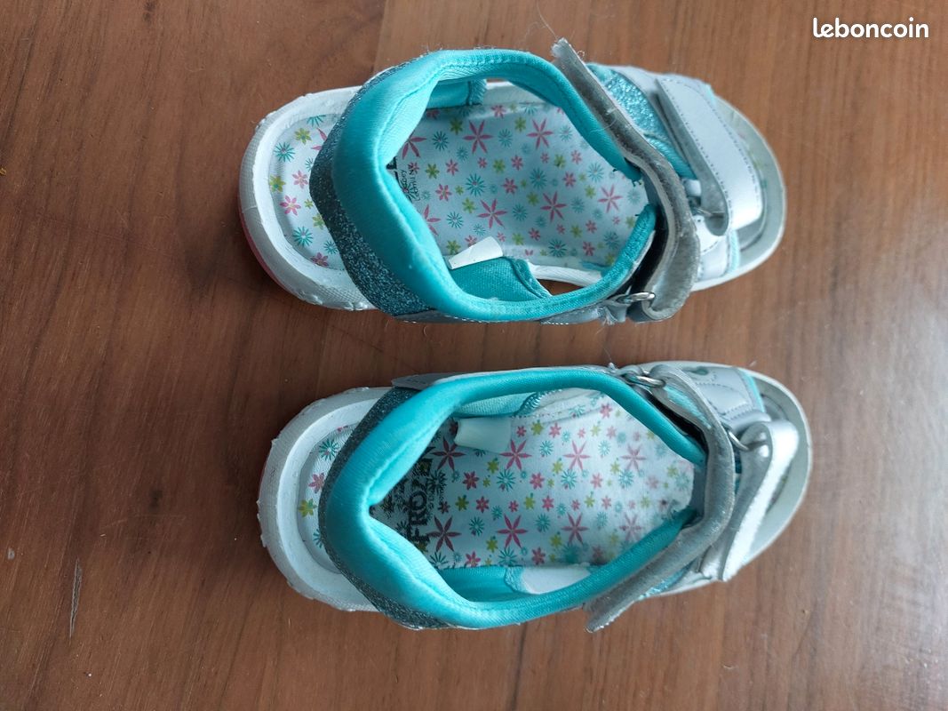 Chaussures nu-pieds reine des neiges pointure 30 (image 2)