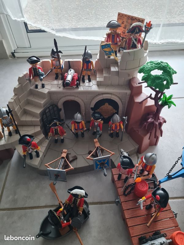 Playmobil 4 bateaux un fort un bastion 36 personnages playmobil français anglais espagnol des canons fusils épées 2 chaloupes coffres trésor beaucoup d accessoires (image 11)