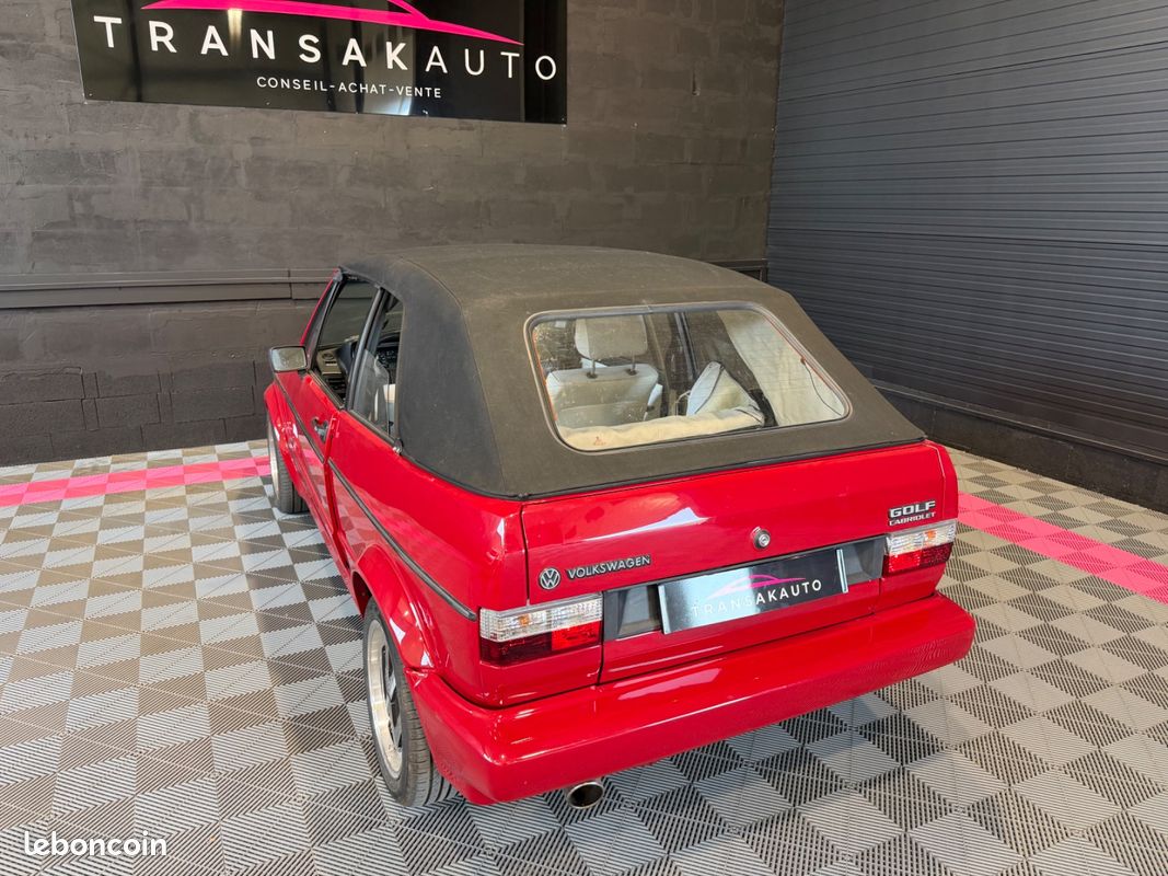 VOLKSWAGEN GOLF CABRIOLET 1.8 90ch - MOTEUR REFAIT 5000KMS - CAPOTE NEUVE - PEINTURE NEUVE - DOSSIER PHOTO RESTAURATION... (image 22)