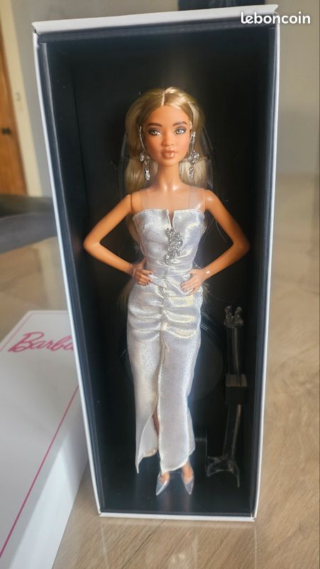 Barbie Signature Champagne Chic,Neuve,Roma Fashion Doll Convention, Étiquette Pl (image 2)