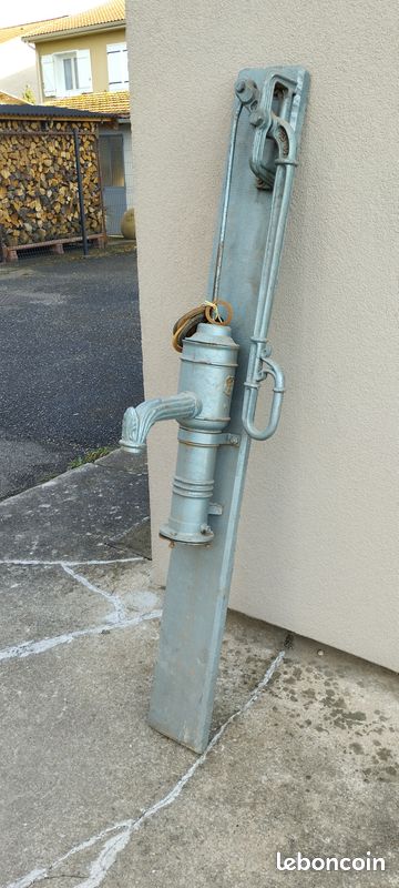 Pompe à Eau Ancienne Fonte (1900) (image 2)
