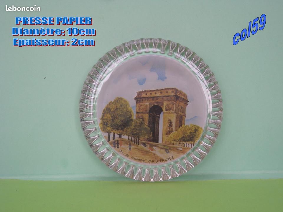 Presse-papiers éléphant en verre plein style glace - Label Emmaüs