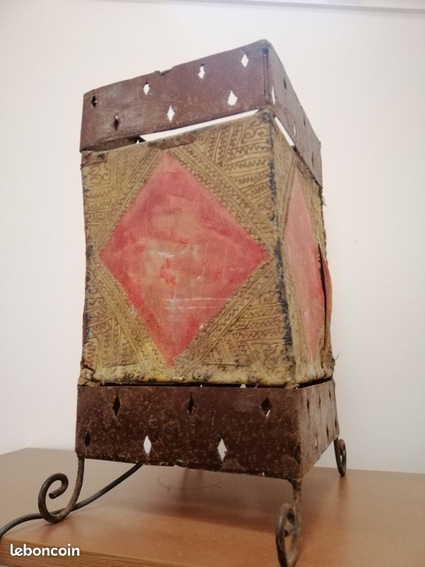Lampe à poser en métal vieilli et papier (image 1)