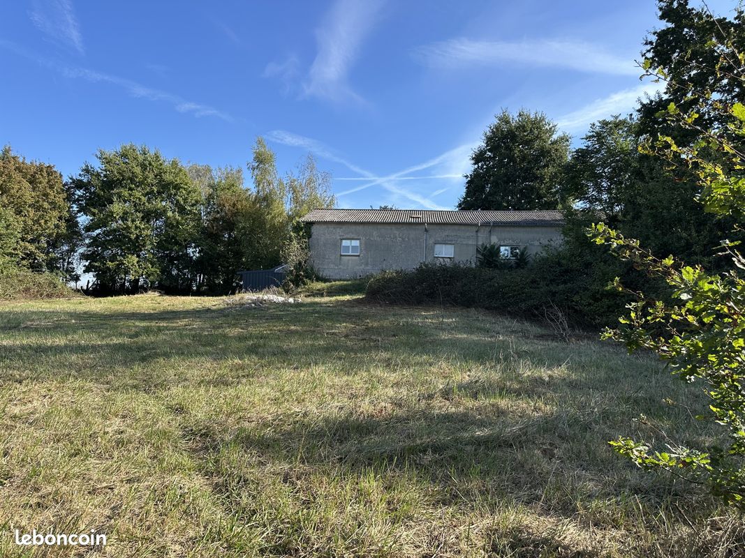 9 pièces 338 m² · à Montbizot · 338 m² · 165 000 €