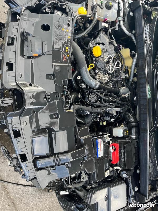 Renault Mégane IV Berline TCe 140 FAP Zen ACCIDENTEE (image 12)