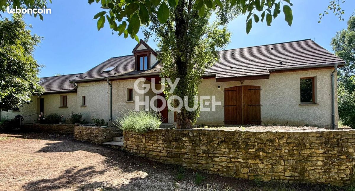 Maison 11 pièces 284 m² · à Fontaines · 284 m² · 275 000 €