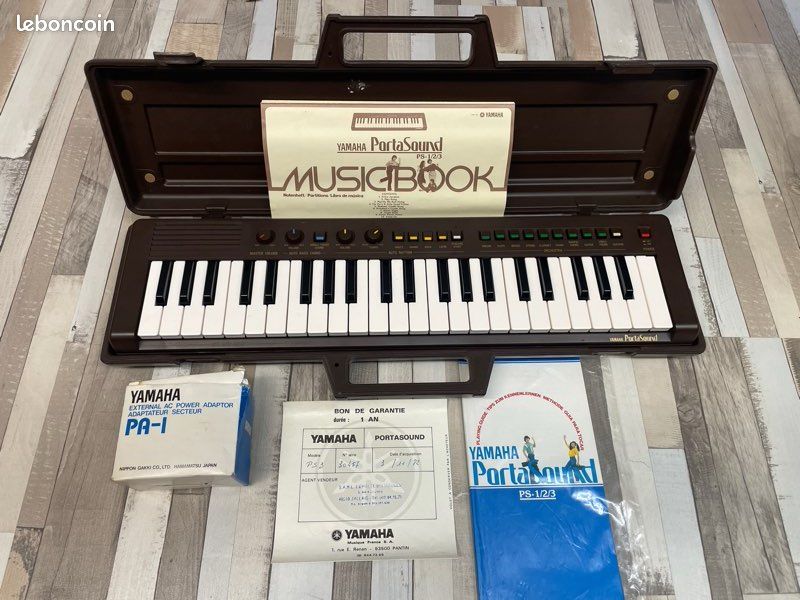 Yamaha PS-3 PortaSound 44-Key Micro Keyboard Made In Japan w 