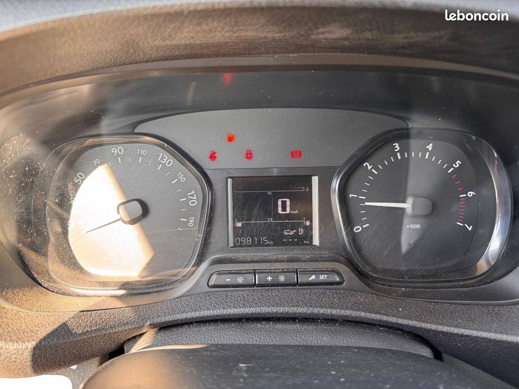 Opel vivaro fgn l1 1.5 diesel 120 ch pack clim (image 18)