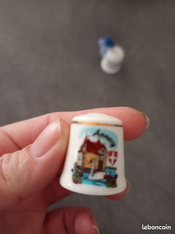 Lot De 43 Dés à Coudre En Porcelaine De Collection - Fabriqués En France