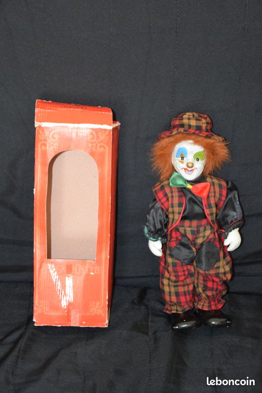 Clown en porcelaine (image 1)