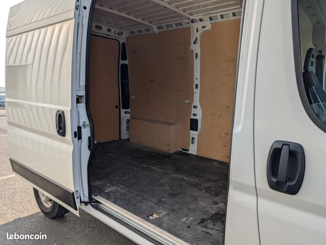 Peugeot Boxer FOURGON TOLE 330 L2H2 BLUEHDI 130 S&S PREMIUM PACK (image 10)