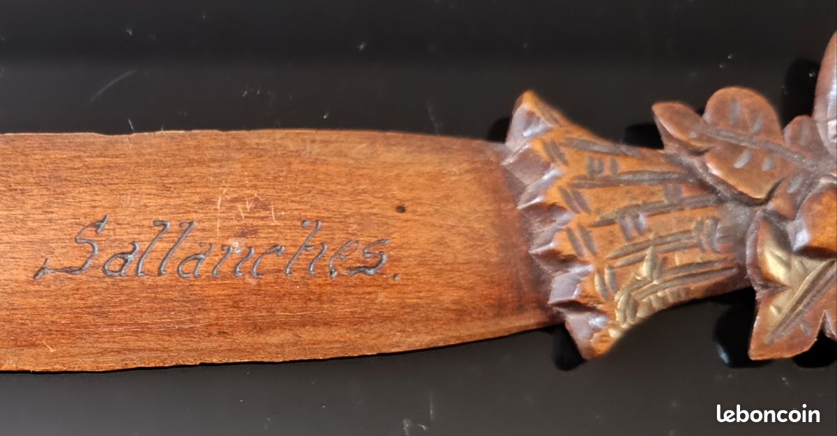 Ancien coupe-papier en bois sculpté, Souvenir de Sallanches (74) (image 5)