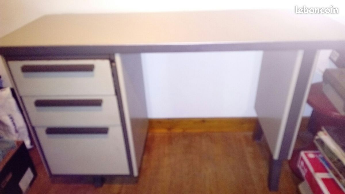 Bureau metallique (image 1)