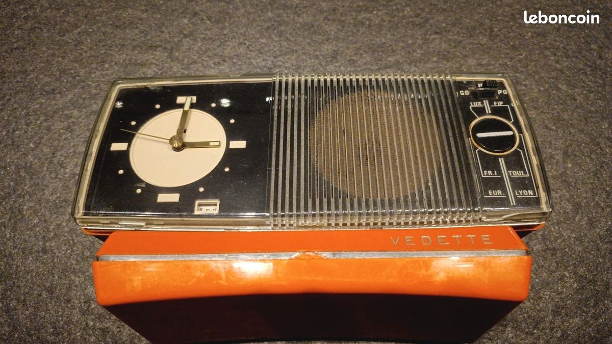 Radio réveil vintage 70/80'' Auritone 16d8 clock radio sur secteur et