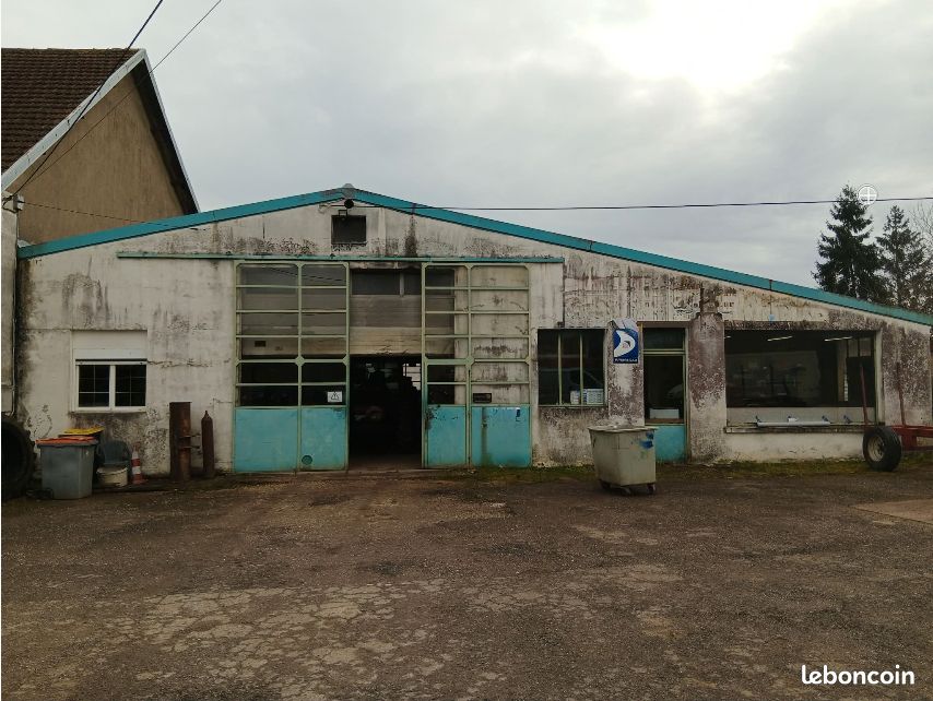 Local commercial 7 pièces 900 m² · à Genevrières · 900 m² · 20 000 €