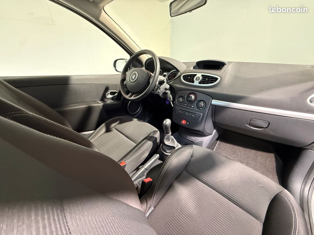 Clio 1.2 100 cv ( visio et livraison possible ) (image 5)