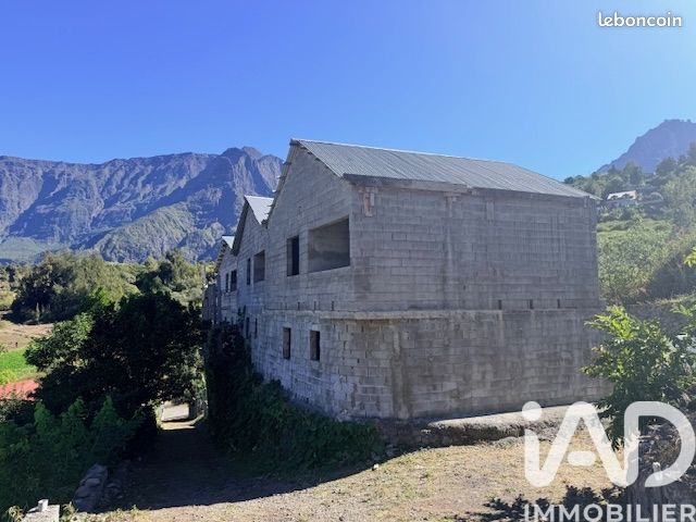 Immeuble 180 m² · à Cilaos · 180 m² · 550 000 €